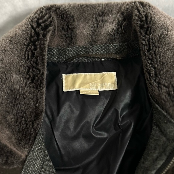 Men’s Michael Kors Fall/Winter Jacket with Removable Fur Collar - Picture 5 of 6